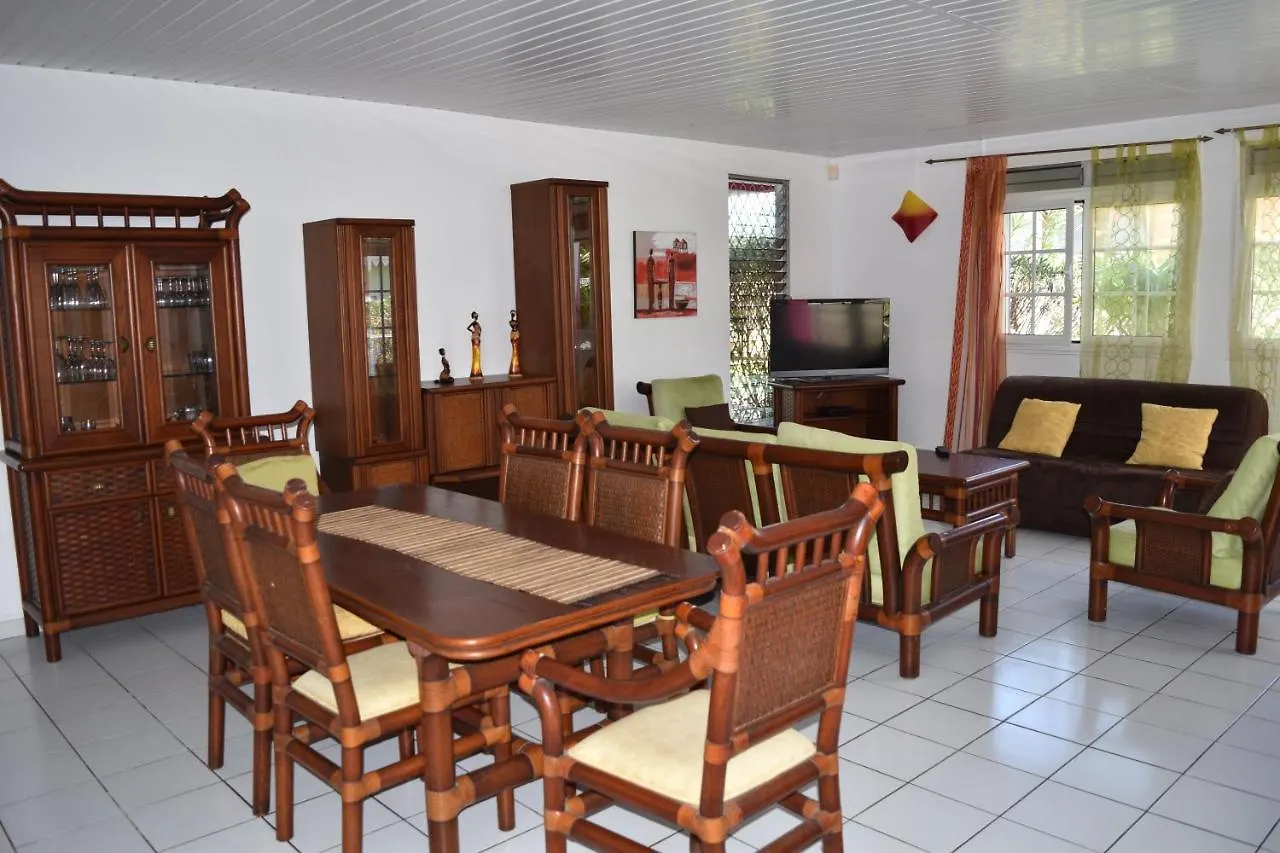 Villa Framboisine/ Bayalocation Bareto 0*,  Martinique